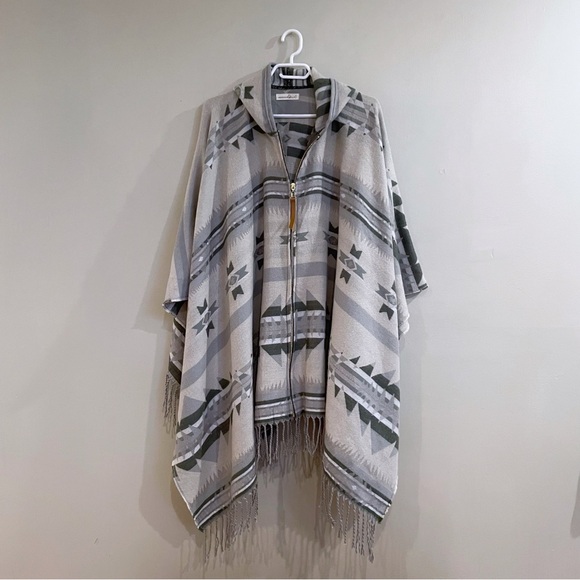 Jackson Rowe Poncho - Picture 1 of 9